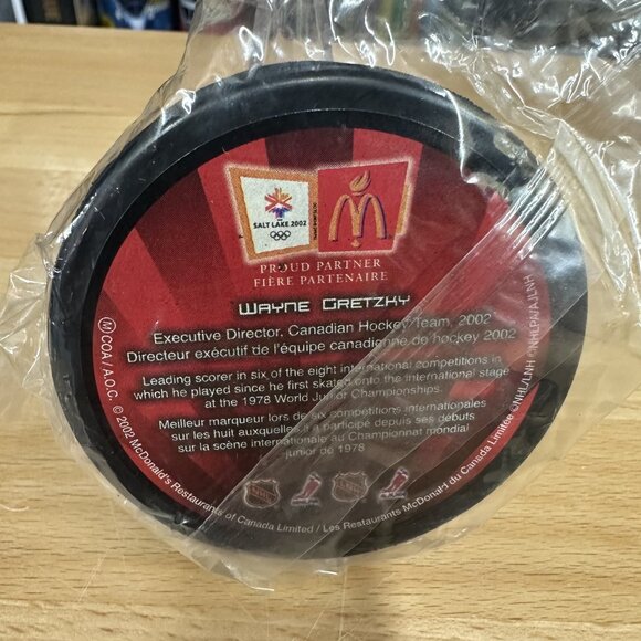 2002 McDonald's Team Canada WAYNE GRETZKY PUCK Salt Lake Olympics UNOPENED - Picture 2 of 2